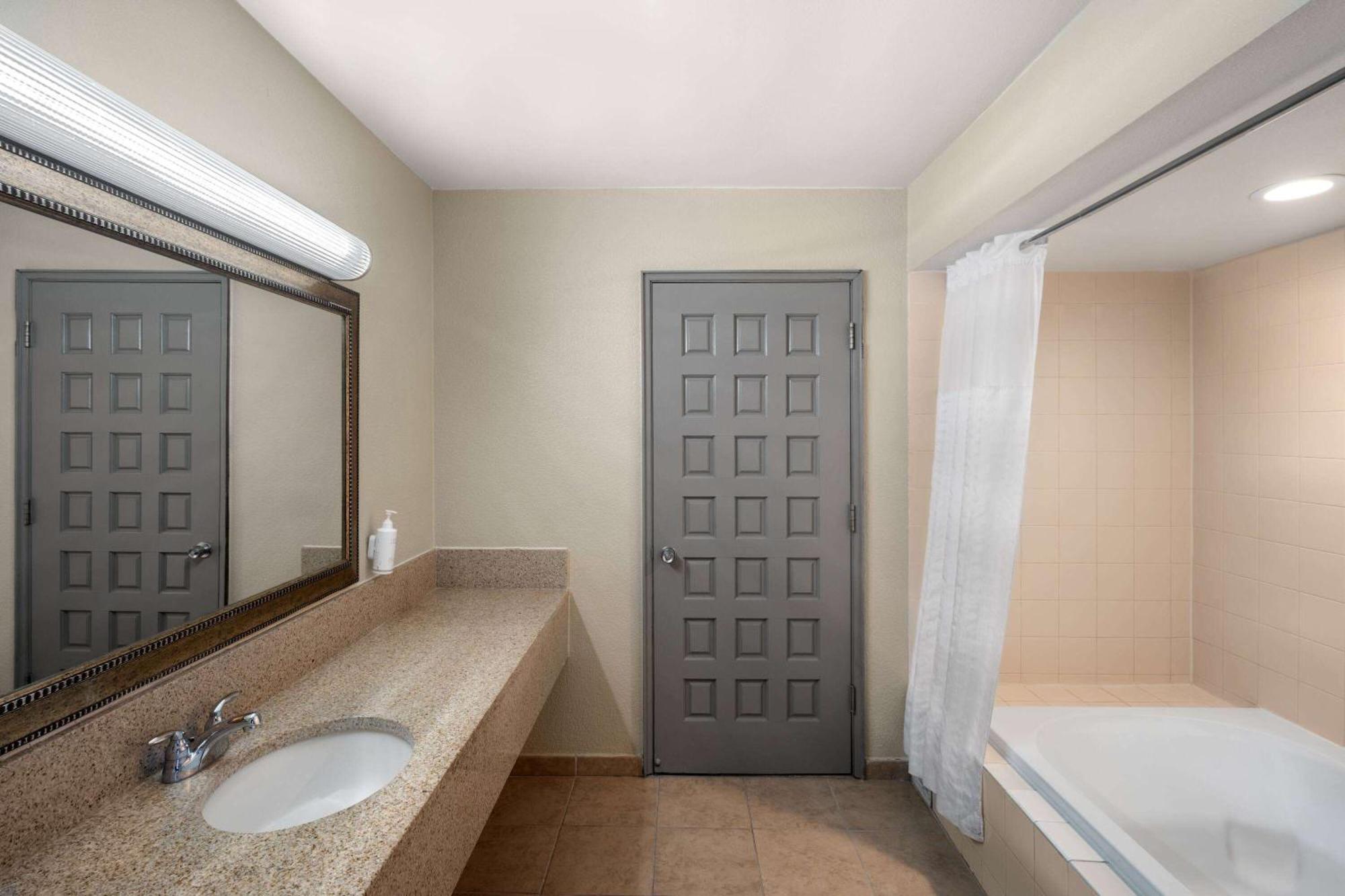 Days Inn By Wyndham Klamath Falls Buitenkant foto