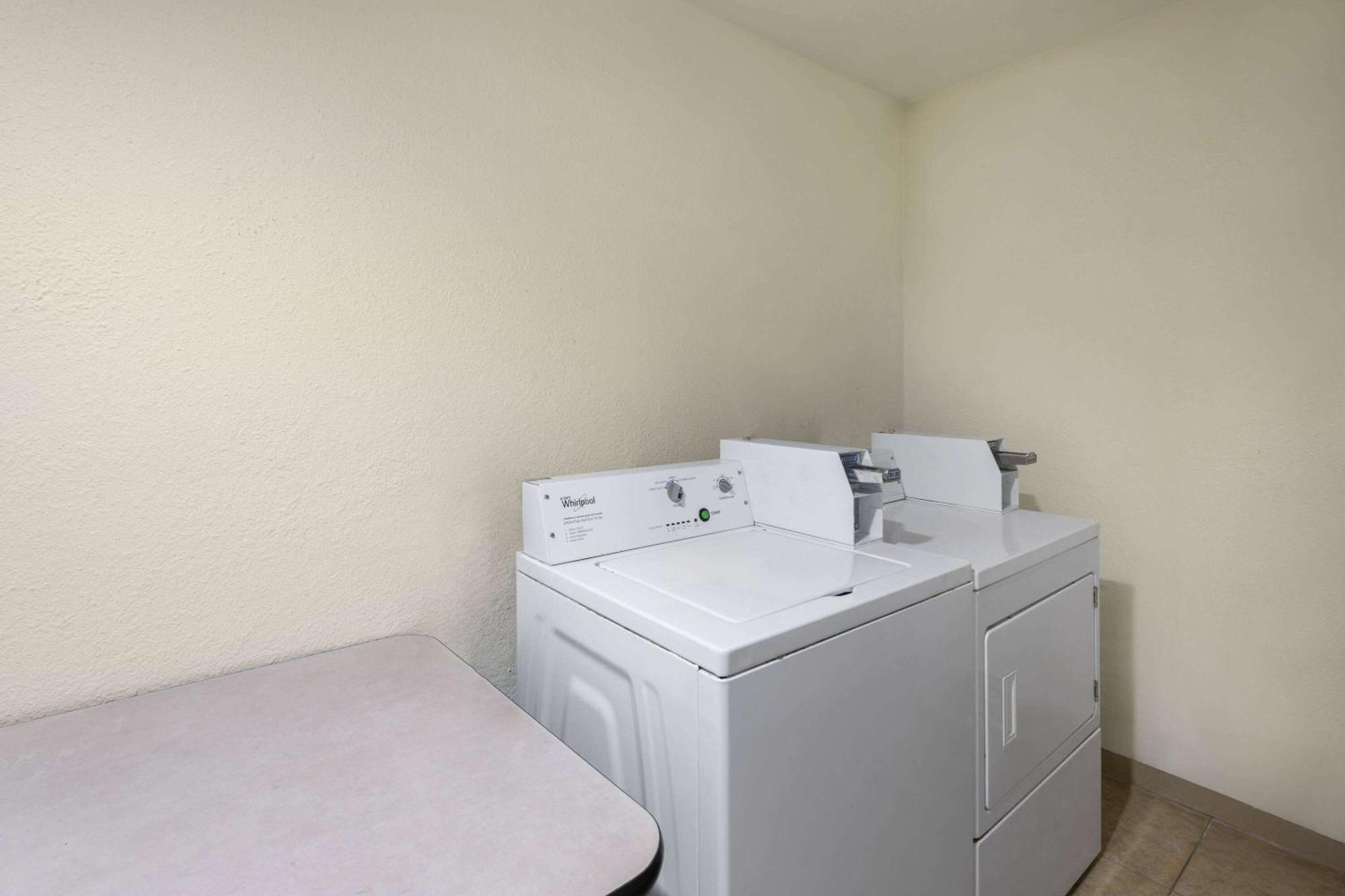 Days Inn By Wyndham Klamath Falls Buitenkant foto