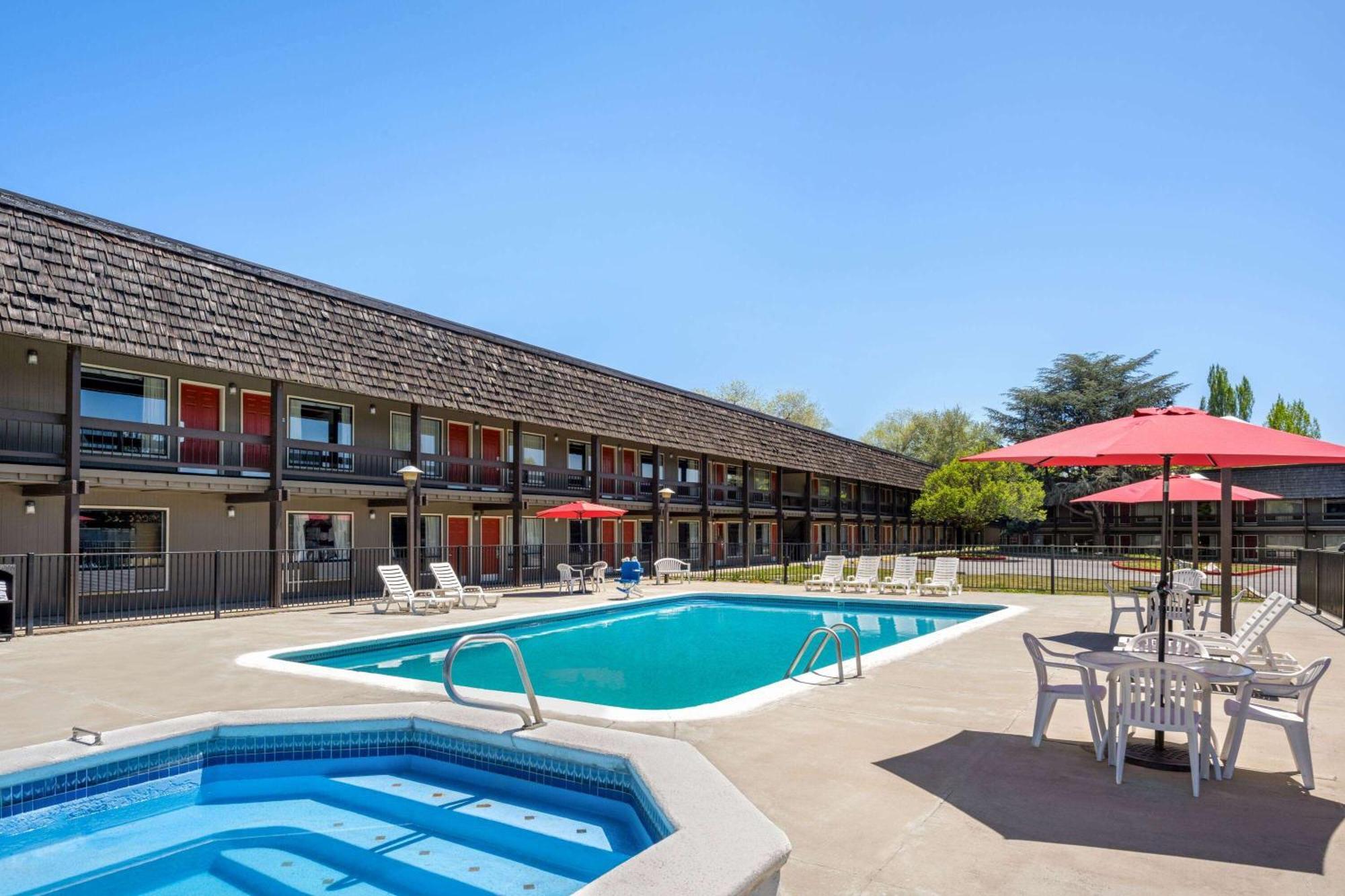 Days Inn By Wyndham Klamath Falls Buitenkant foto