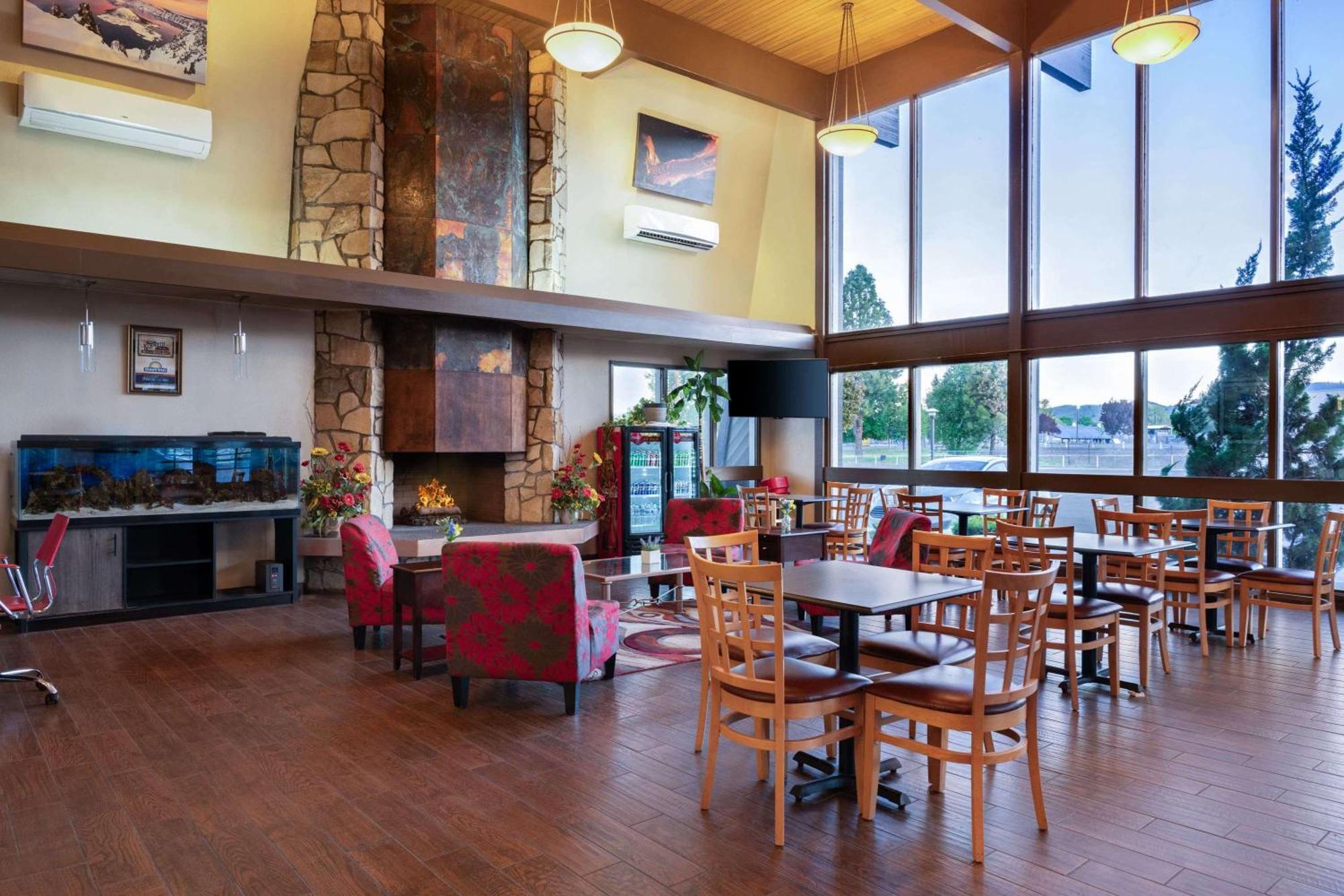 Days Inn By Wyndham Klamath Falls Buitenkant foto